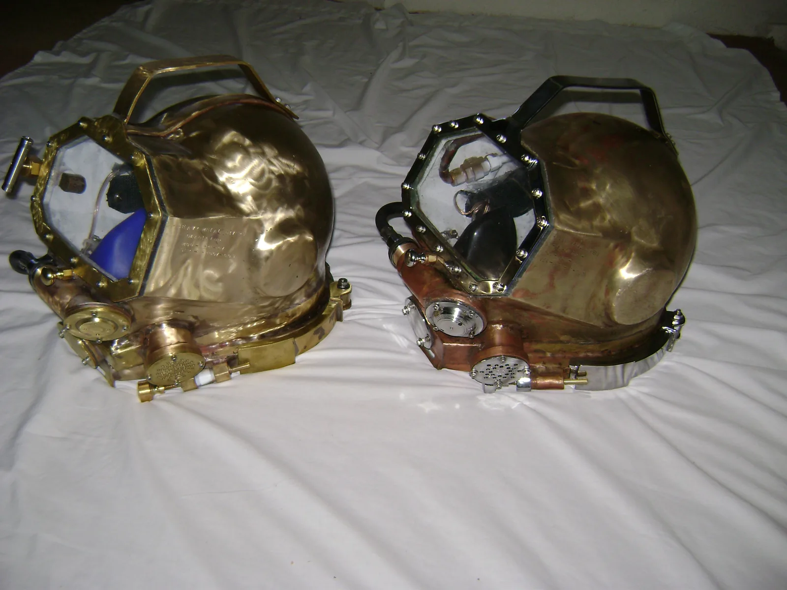 Gen-1, Gladiator cast silicon bronze commercial diving helmet