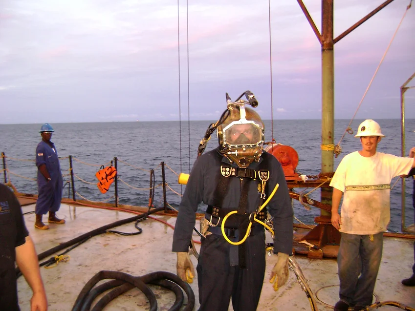 Gladiator, Gladiator cast silicon bronze commercial diving helmet